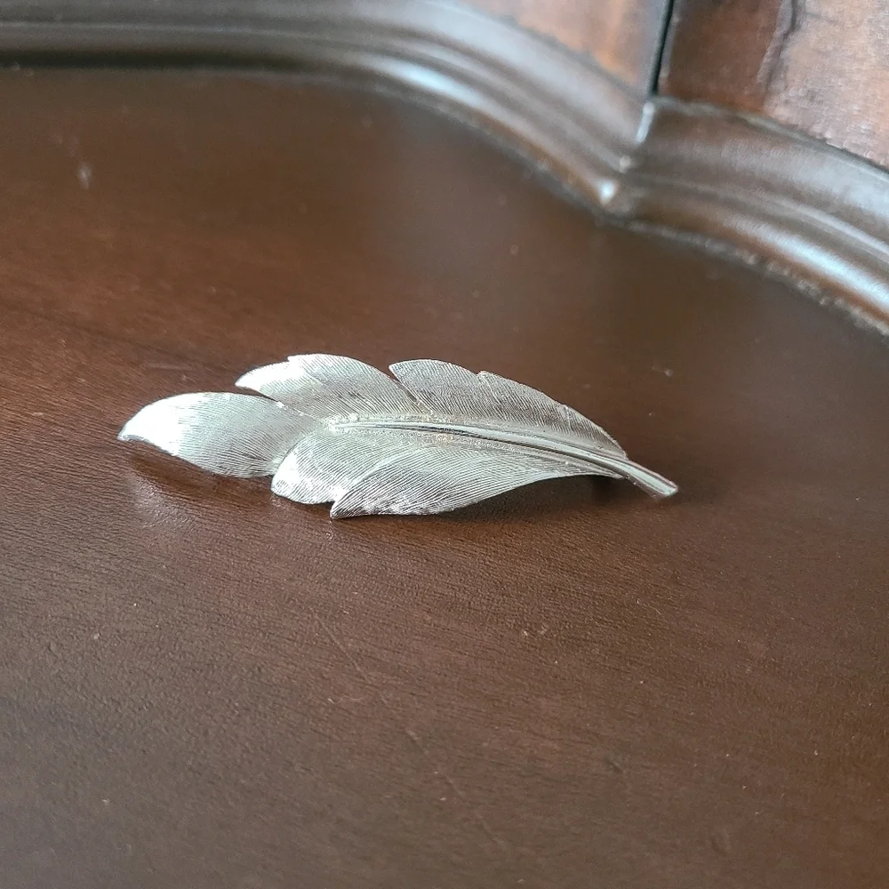 SALE! Vintage Silver Tone Feather Brooch